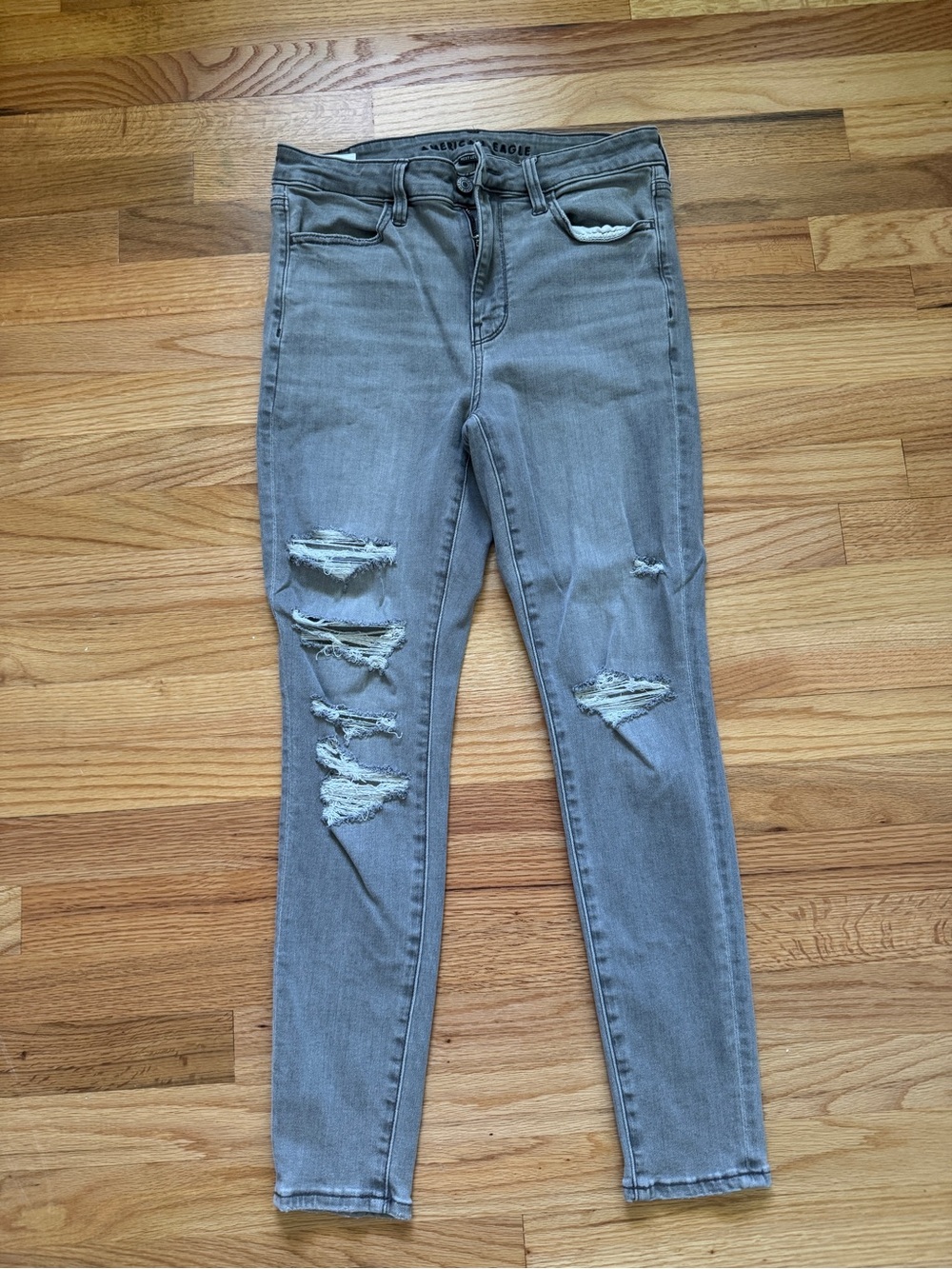 American Eagle Ripped Gray Women's Jeans Size 6 Short